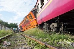 train-jump-track-derail-123rf-number-30671852_s